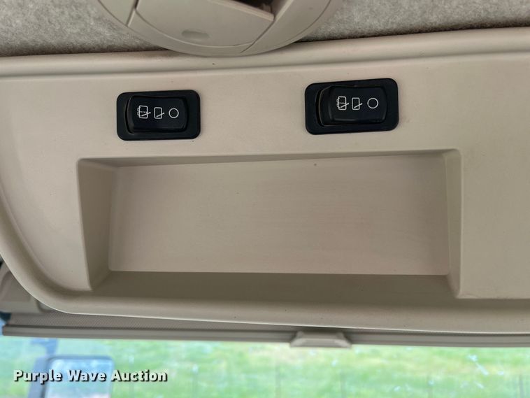 image for item DK7792 2018 John Deere 8400R  MFWD tractor