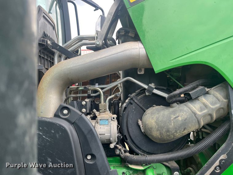 image for item DK7792 2018 John Deere 8400R  MFWD tractor