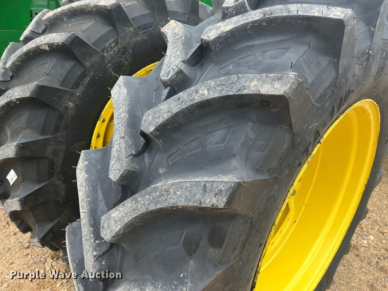 image for item DK7792 2018 John Deere 8400R  MFWD tractor