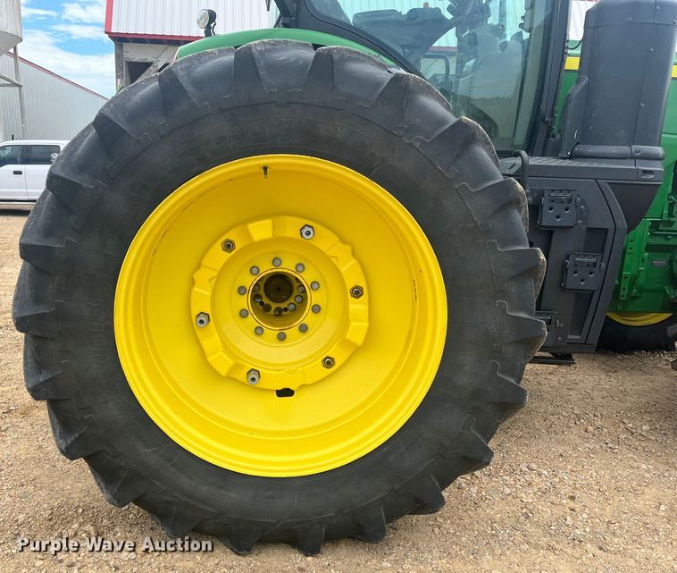 image for item DK7792 2018 John Deere 8400R  MFWD tractor