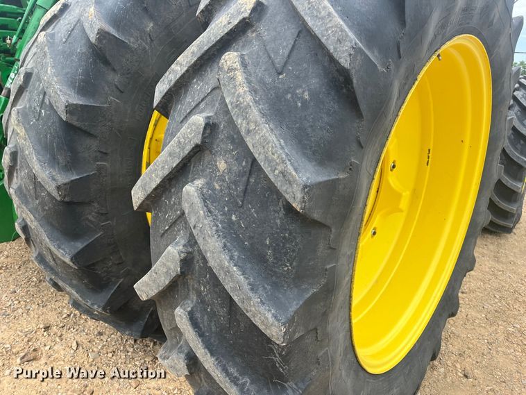 image for item DK7792 2018 John Deere 8400R  MFWD tractor