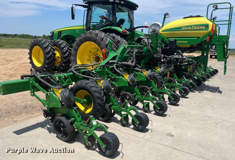 image for item DK7793 2019 John Deere 1725C Exact Emerge  planter