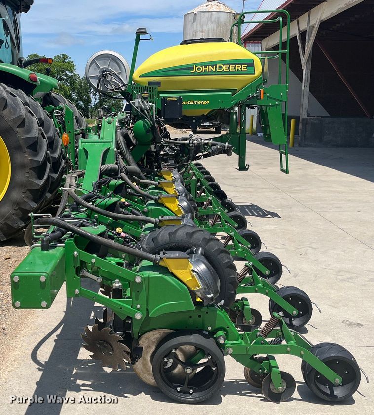 image for item DK7793 2019 John Deere 1725C Exact Emerge  planter
