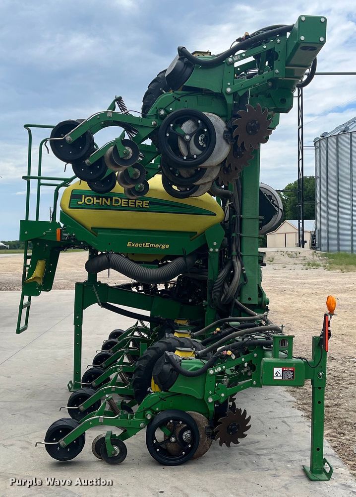 image for item DK7793 2019 John Deere 1725C Exact Emerge  planter