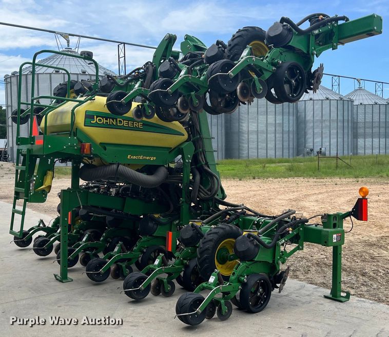 image for item DK7793 2019 John Deere 1725C Exact Emerge  planter