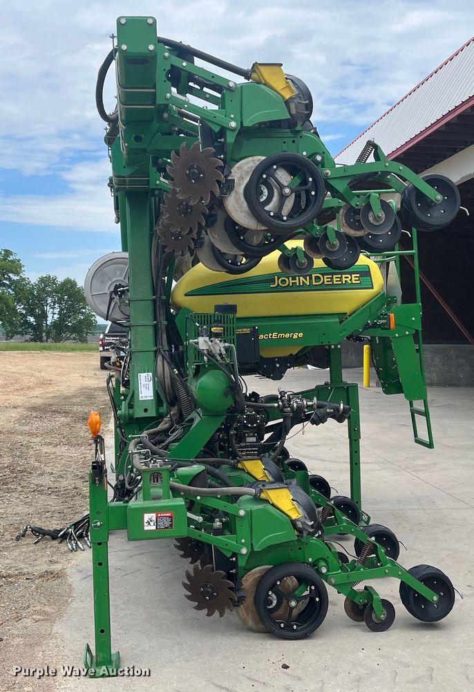 image for item DK7793 2019 John Deere 1725C Exact Emerge  planter