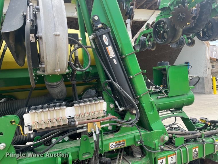 image for item DK7793 2019 John Deere 1725C Exact Emerge  planter