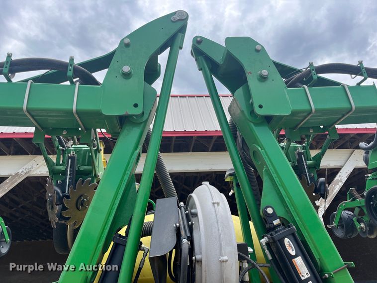 image for item DK7793 2019 John Deere 1725C Exact Emerge  planter