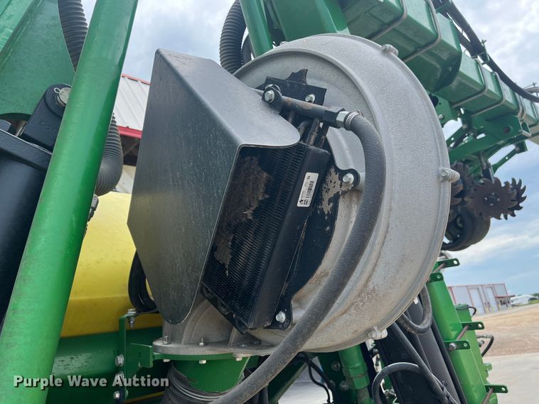 image for item DK7793 2019 John Deere 1725C Exact Emerge  planter