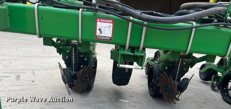 image for item DK7793 2019 John Deere 1725C Exact Emerge  planter