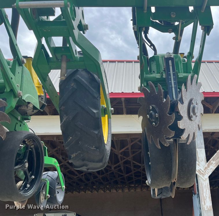 image for item DK7793 2019 John Deere 1725C Exact Emerge  planter