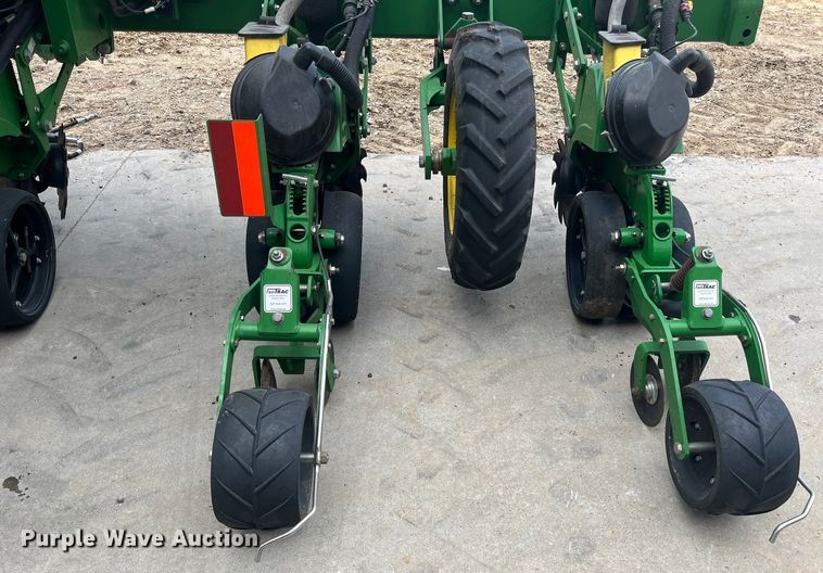 image for item DK7793 2019 John Deere 1725C Exact Emerge  planter