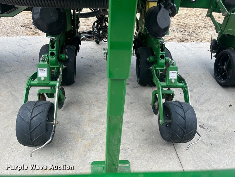 image for item DK7793 2019 John Deere 1725C Exact Emerge  planter