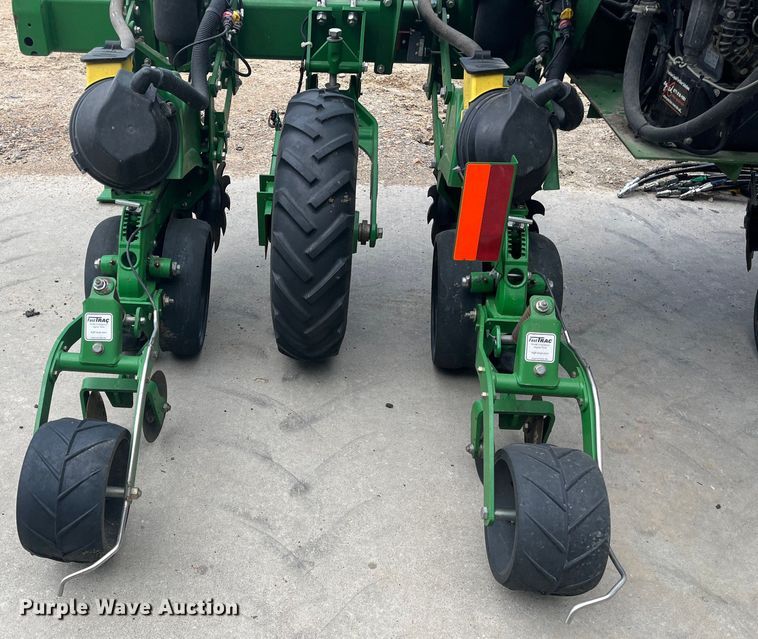 image for item DK7793 2019 John Deere 1725C Exact Emerge  planter