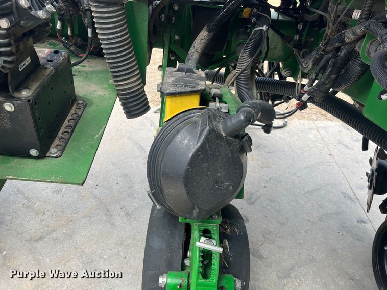 image for item DK7793 2019 John Deere 1725C Exact Emerge  planter