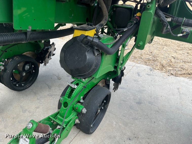 image for item DK7793 2019 John Deere 1725C Exact Emerge  planter