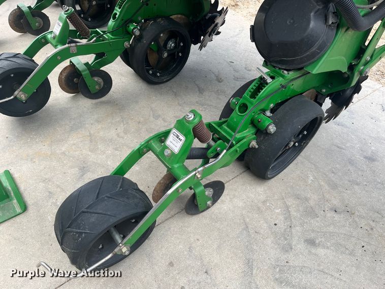 image for item DK7793 2019 John Deere 1725C Exact Emerge  planter