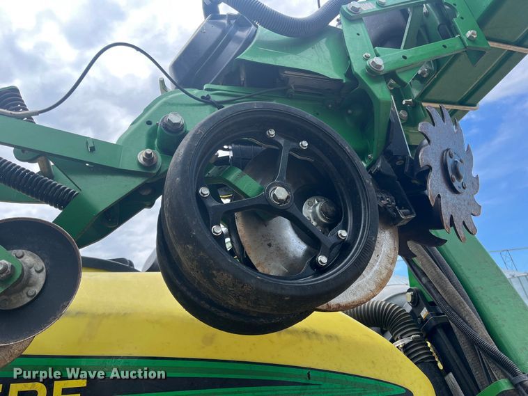 image for item DK7793 2019 John Deere 1725C Exact Emerge  planter