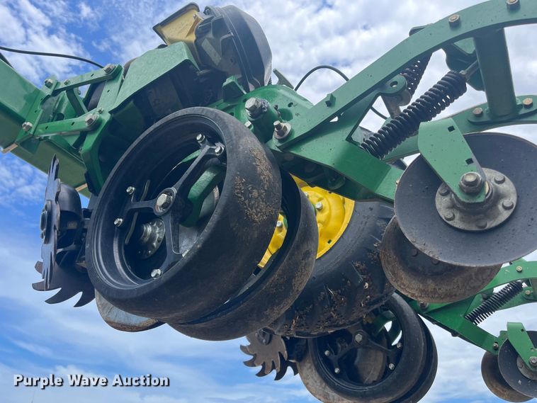 image for item DK7793 2019 John Deere 1725C Exact Emerge  planter