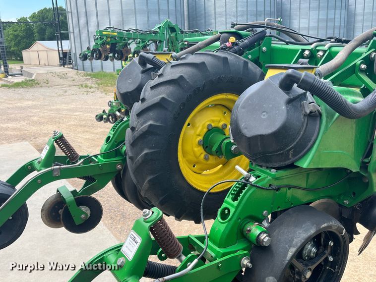 image for item DK7793 2019 John Deere 1725C Exact Emerge  planter