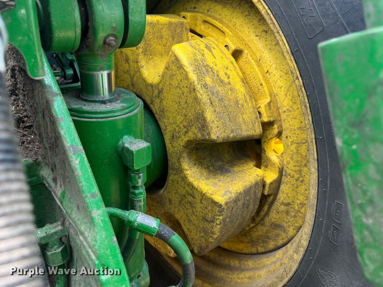 image for item DK7798 2018 John Deere 8400R  MFWD tractor