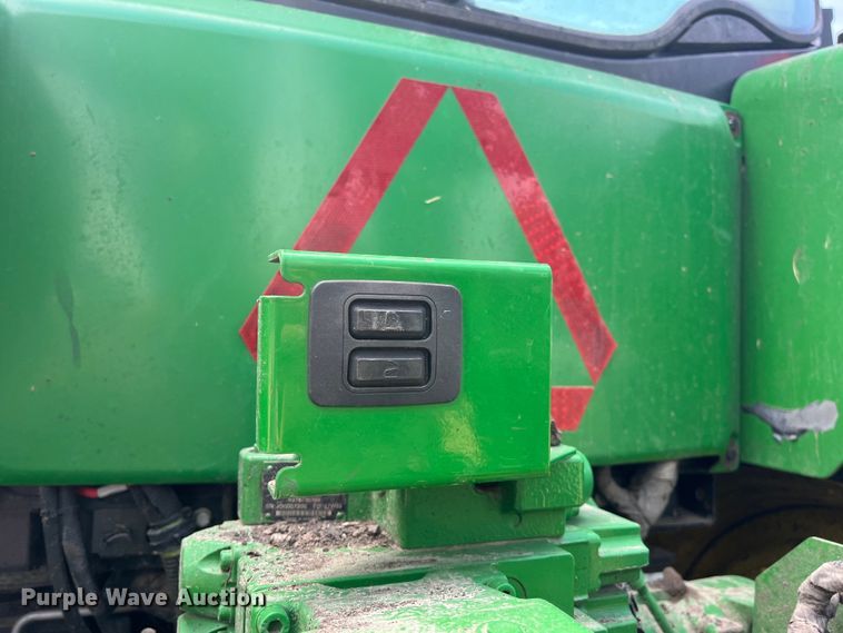 image for item DK7798 2018 John Deere 8400R  MFWD tractor