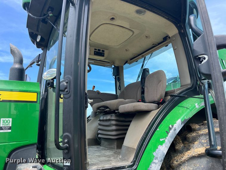 image for item DK7798 2018 John Deere 8400R  MFWD tractor