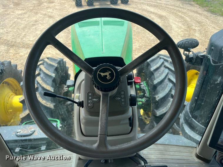 image for item DK7798 2018 John Deere 8400R  MFWD tractor