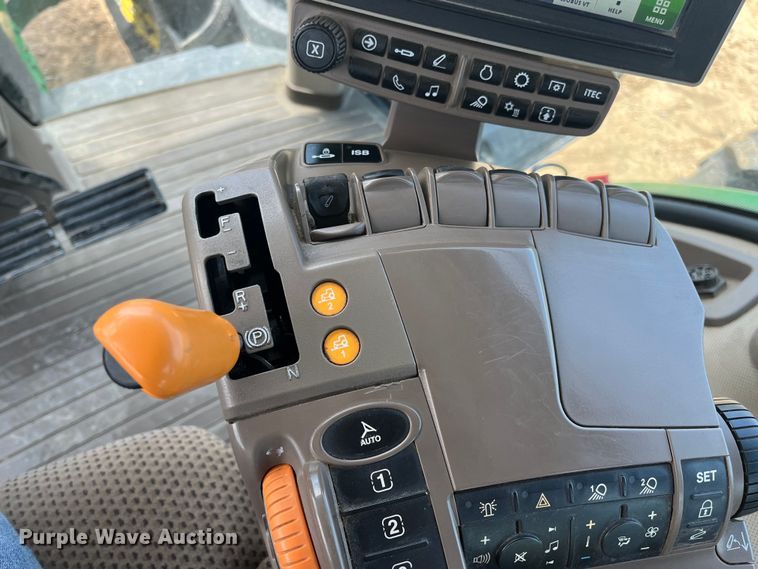 image for item DK7798 2018 John Deere 8400R  MFWD tractor