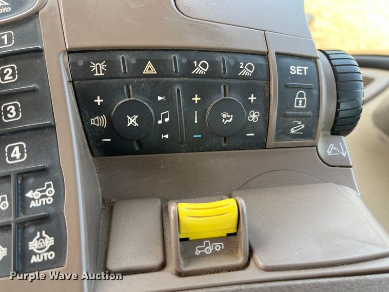 image for item DK7798 2018 John Deere 8400R  MFWD tractor