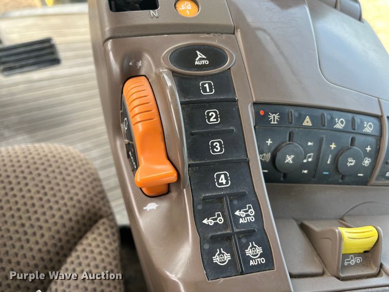 image for item DK7798 2018 John Deere 8400R  MFWD tractor