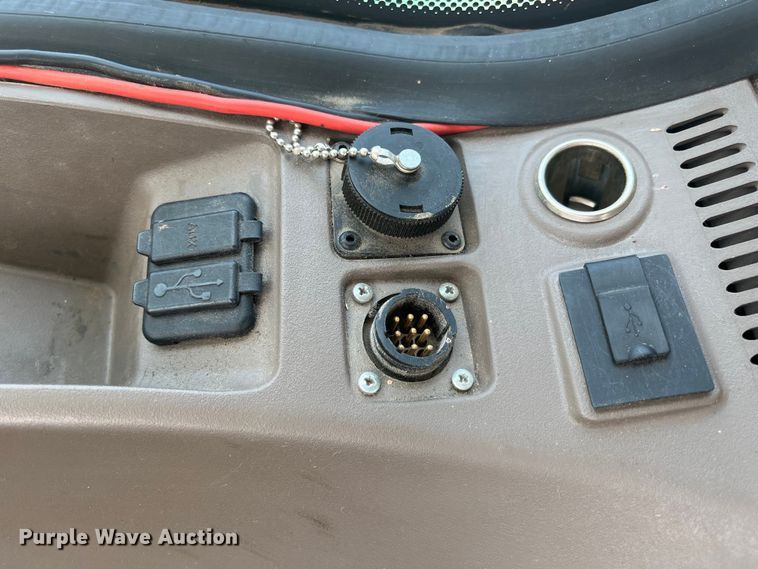 image for item DK7798 2018 John Deere 8400R  MFWD tractor