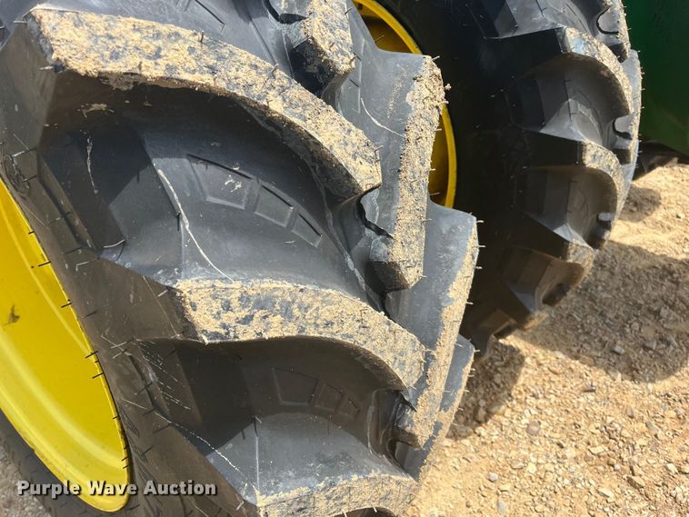 image for item DK7798 2018 John Deere 8400R  MFWD tractor