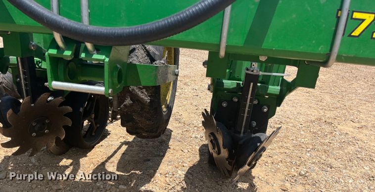 image for item DK7799 2019 John Deere 1725C Exact Emerge  planter