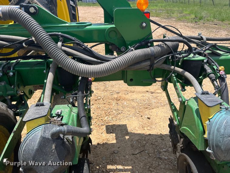 image for item DK7799 2019 John Deere 1725C Exact Emerge  planter