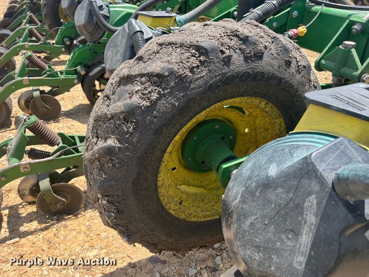 image for item DK7799 2019 John Deere 1725C Exact Emerge  planter