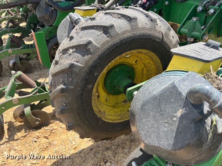 image for item DK7799 2019 John Deere 1725C Exact Emerge  planter