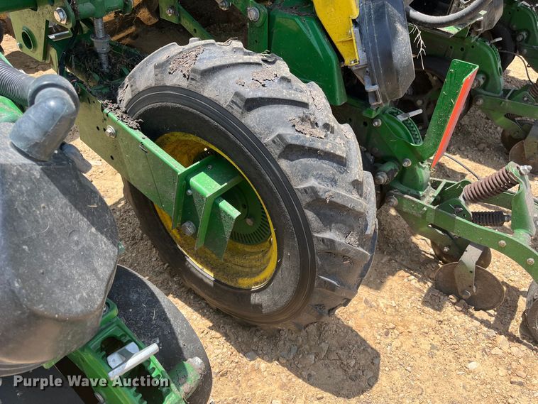 image for item DK7799 2019 John Deere 1725C Exact Emerge  planter