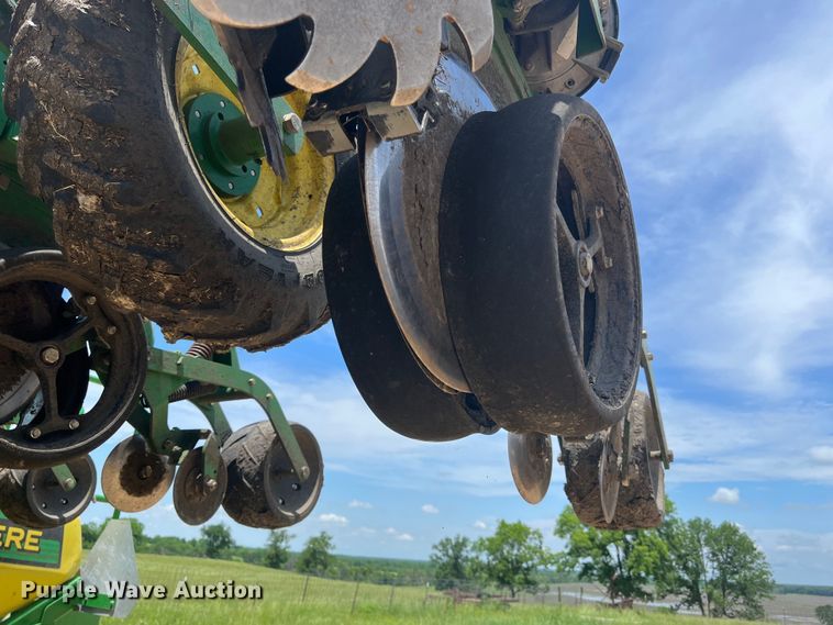 image for item DK7799 2019 John Deere 1725C Exact Emerge  planter