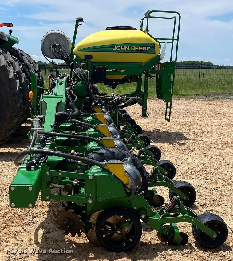 image for item DK7801 2019 John Deere 1725C Exact Emerge  planter