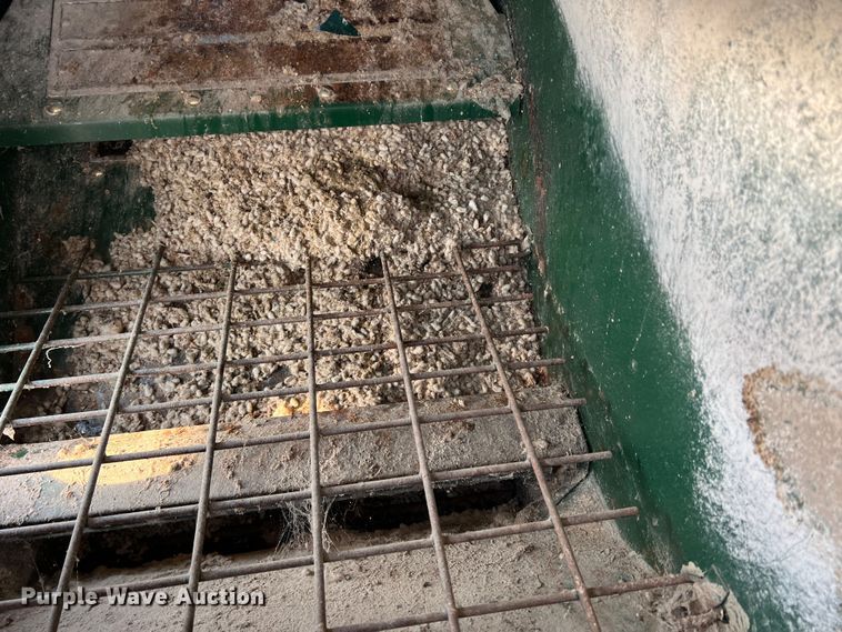 image for item DK7802 Arts Way 472110  feed grinder/mixer