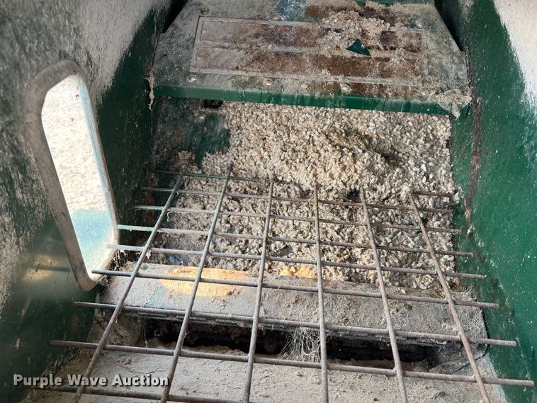 image for item DK7802 Arts Way 472110  feed grinder/mixer