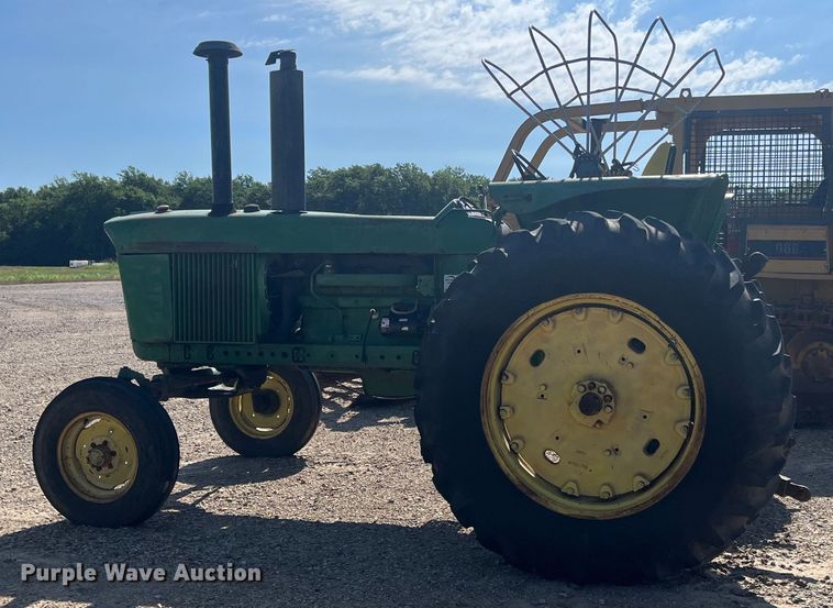 image for item DK7805 1972 John Deere 4320 tractor