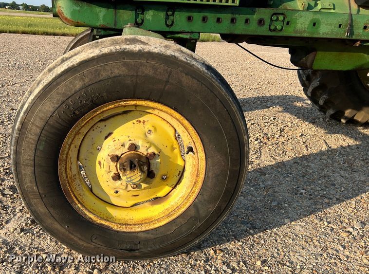 image for item DK7805 1972 John Deere 4320 tractor