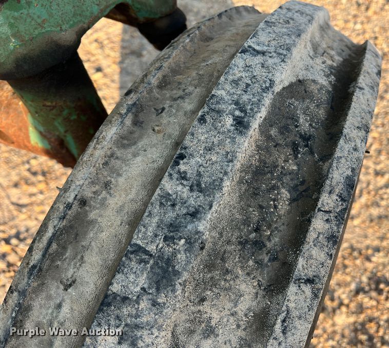 image for item DK7805 1972 John Deere 4320 tractor