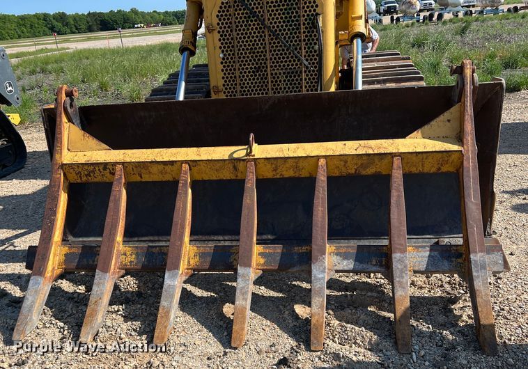 image for item DK7806 1982 Caterpillar D6D  dozer