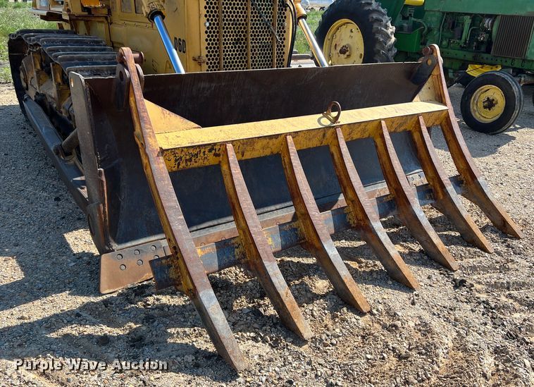 image for item DK7806 1982 Caterpillar D6D  dozer