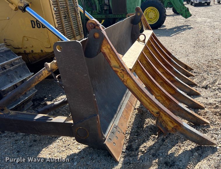 image for item DK7806 1982 Caterpillar D6D  dozer