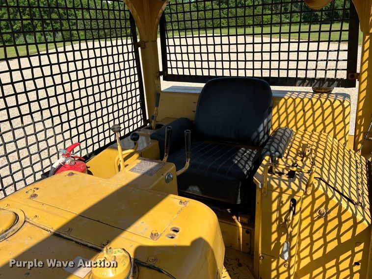 image for item DK7806 1982 Caterpillar D6D  dozer
