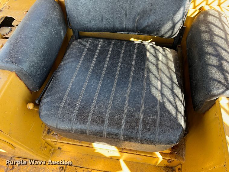 image for item DK7806 1982 Caterpillar D6D  dozer